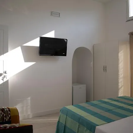 Amami Bed and Breakfast 4*